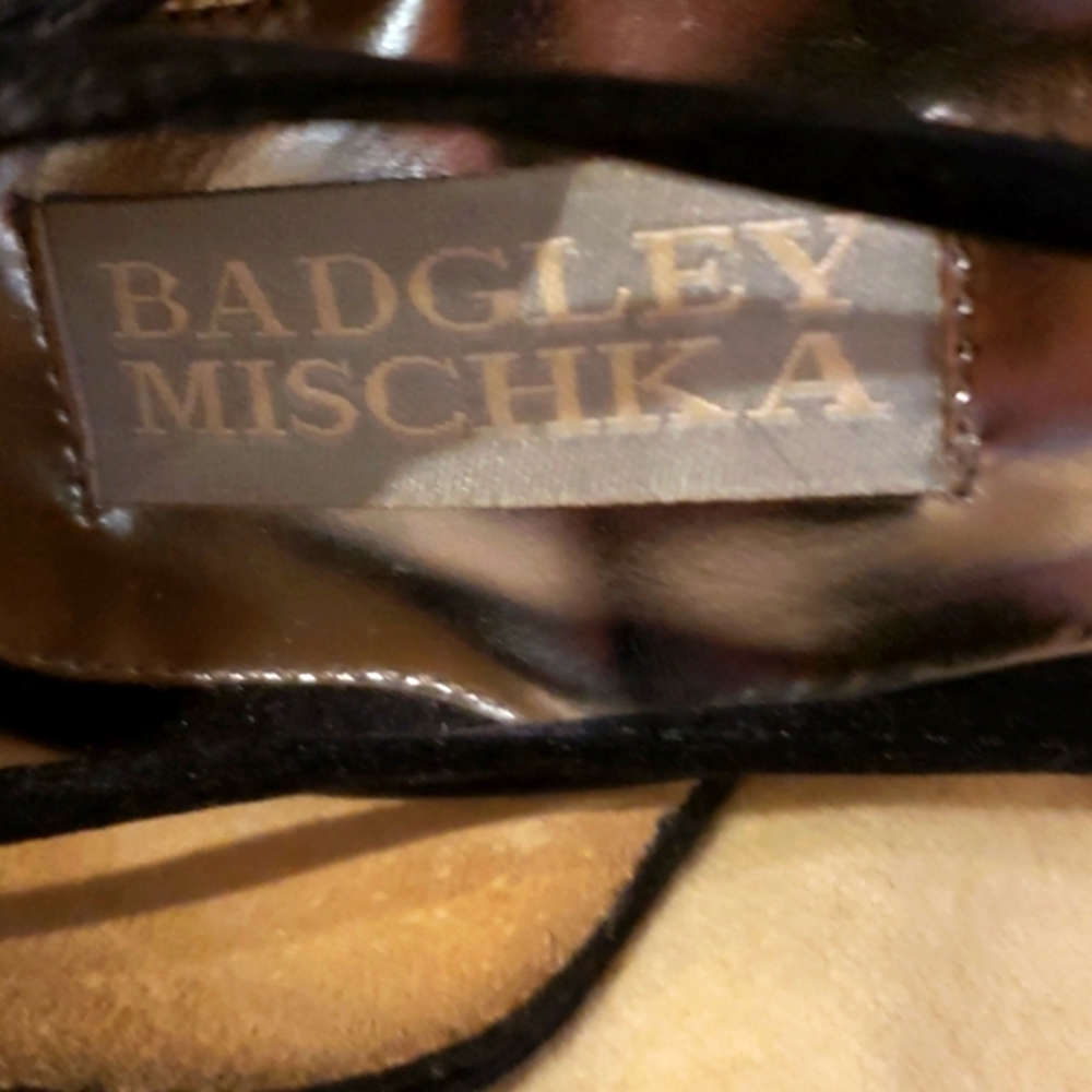 Brilliant Broach on Toe Badgley Mischka Black Satan Stilettos - Picture 3 of 3